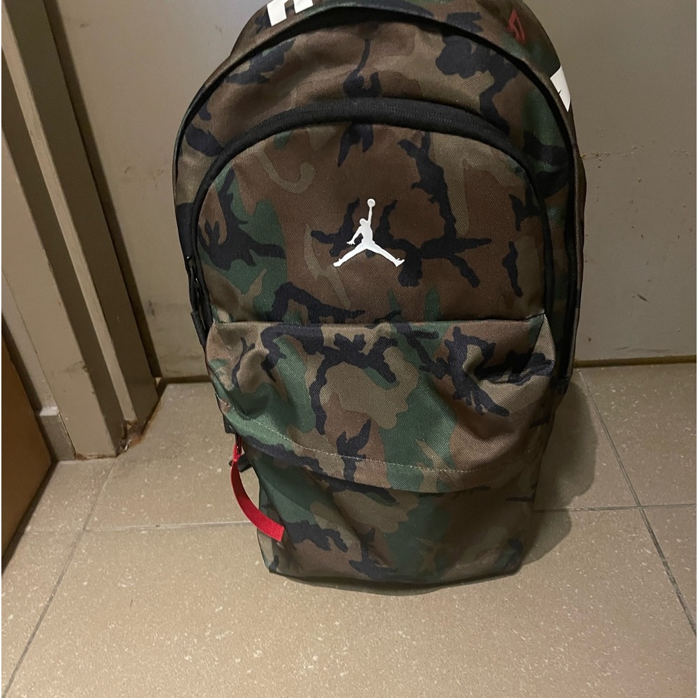 Jordan backpack size for a laptop